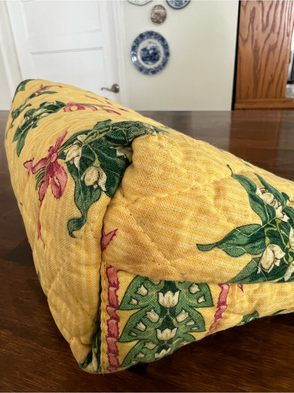 Vera Bradley Medium Cosmetic Bag, Yellow Hope Retired Pattern, 2002 - Picture 3 of 7